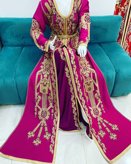 قفطان مغربي عصري مع تطريز خيوط دهبية متوفر في عدة الوان مع زخرفة احجار